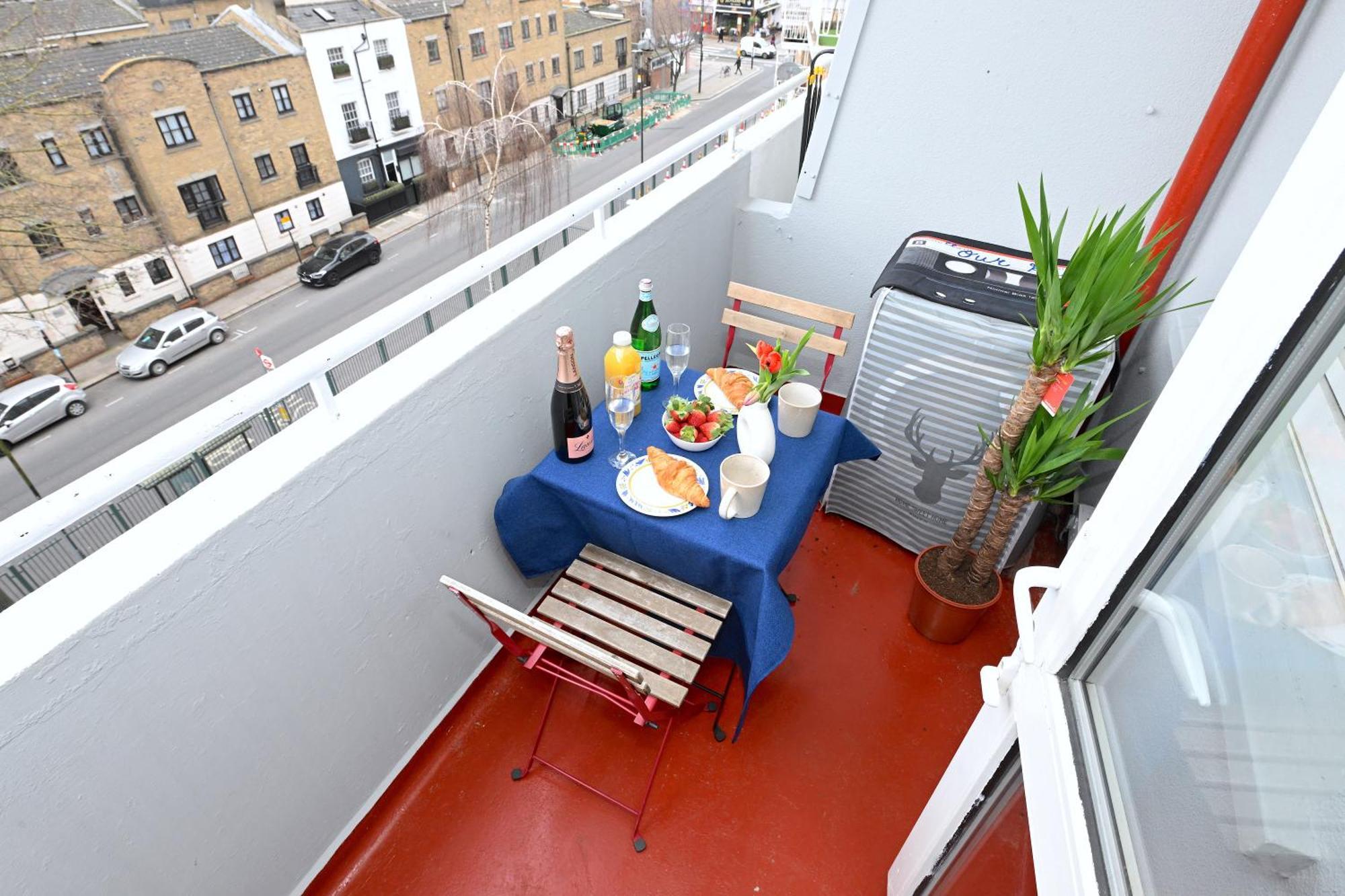 Superb 4 Bedroom Flat In The Heart Of Camden Town Londres Exterior foto
